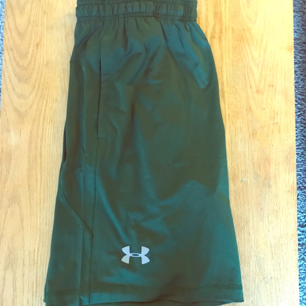 Nwt men's green under armor shorts