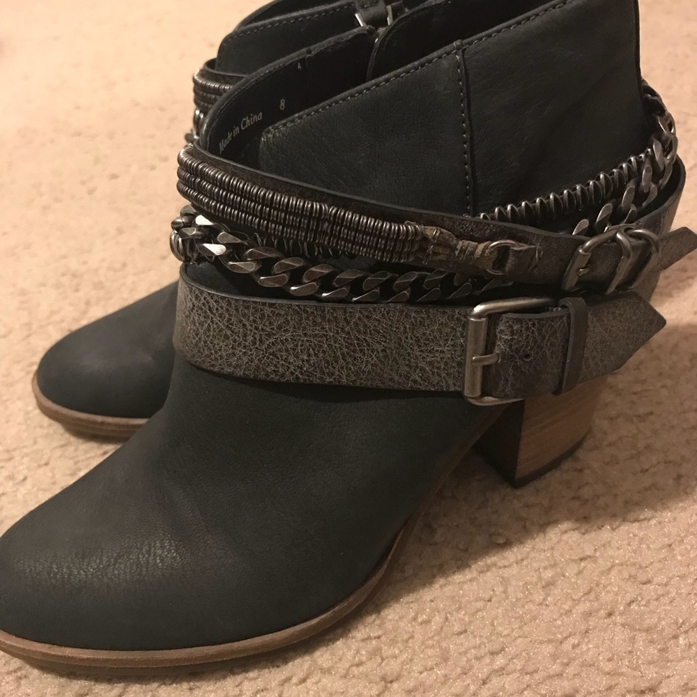 Gorgeous dolce vita chain booties 8