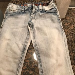 Rock revival women’s capris. Faded acid wash