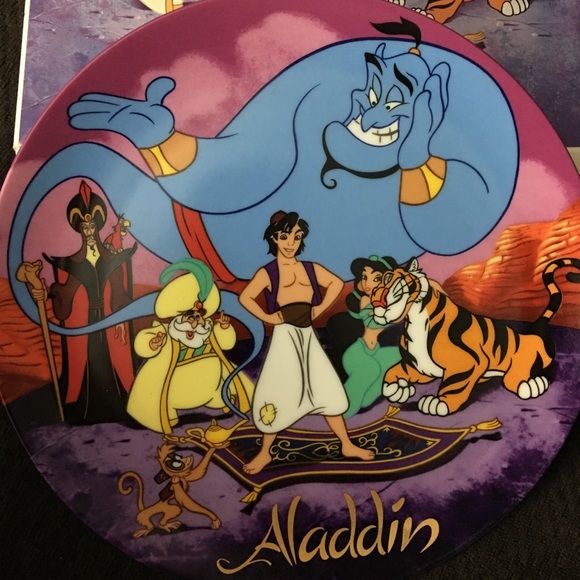 New Walt Disney’s Aladdin collectors plate - Picture 2 of 3