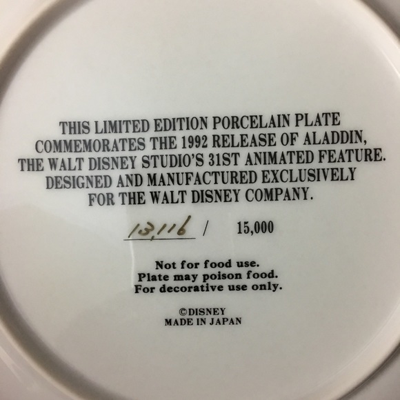 New Walt Disney’s Aladdin collectors plate - Picture 3 of 3