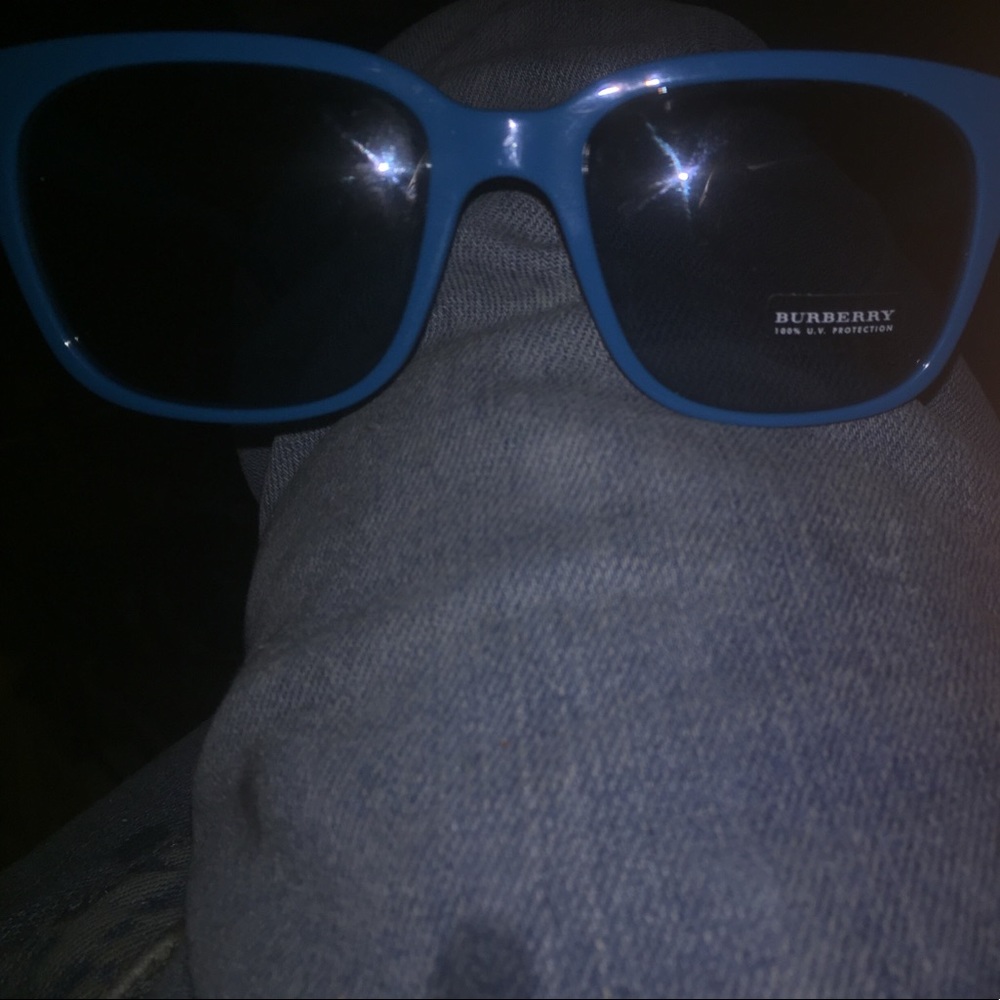 BURBERRY  NWT Teal sunglasses - Picture 5 of 8
