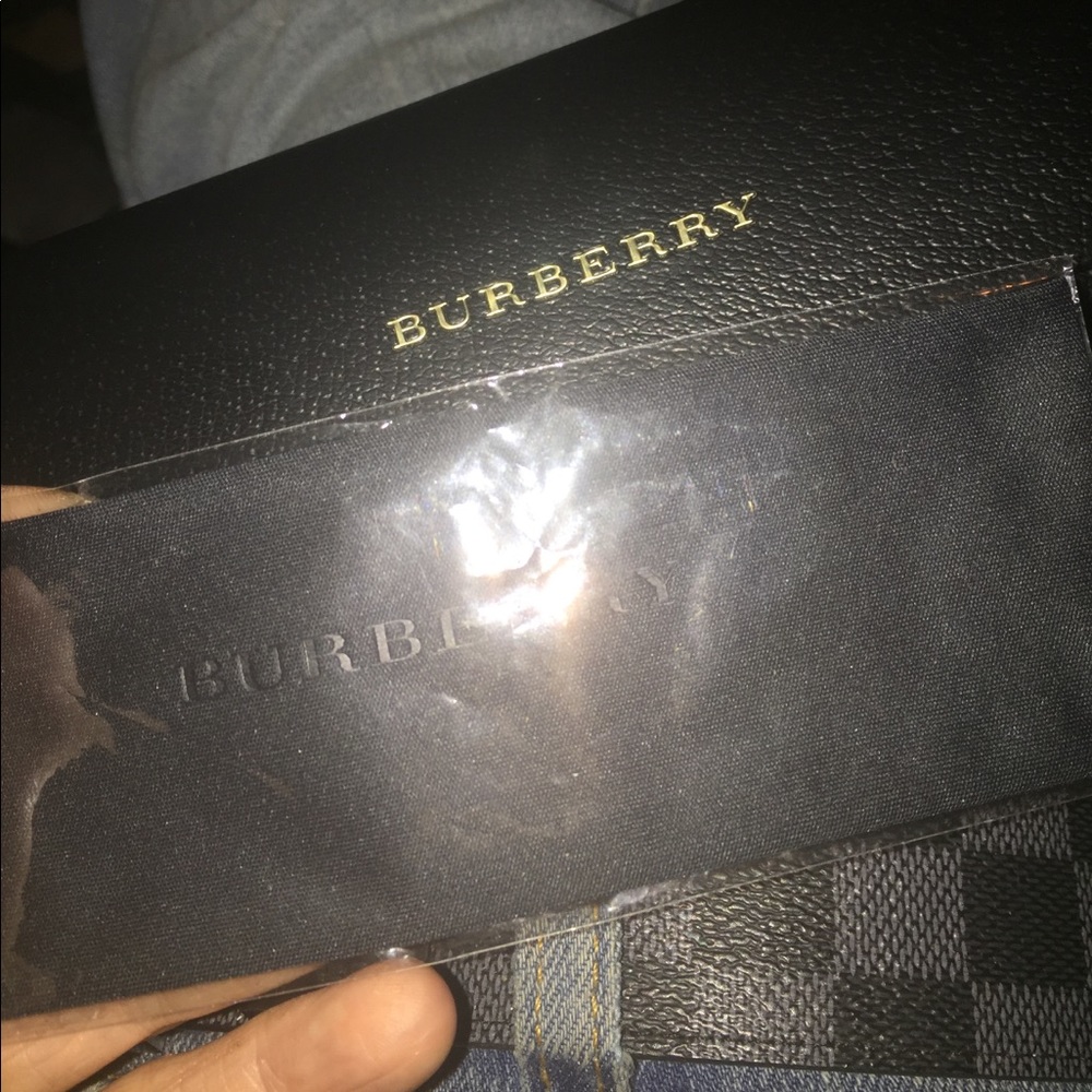 BURBERRY  NWT Teal sunglasses - Picture 8 of 8