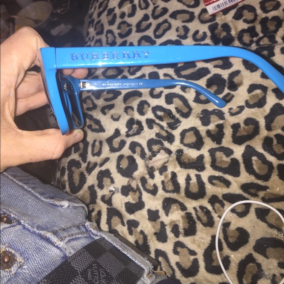 BURBERRY NWT Teal sunglasses - Picture 2 of 8