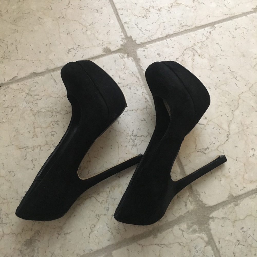 Black Suede Steve Madden Pump