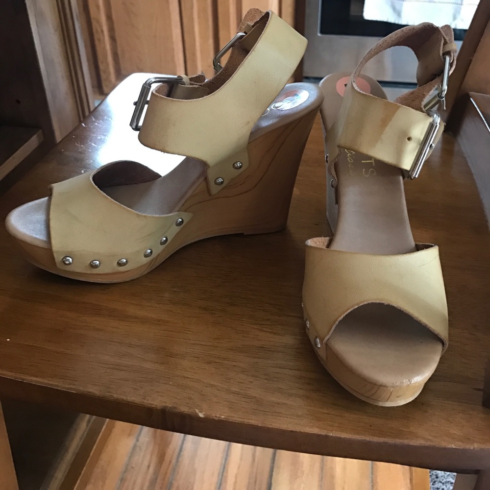 Tan wedges hardly worn!