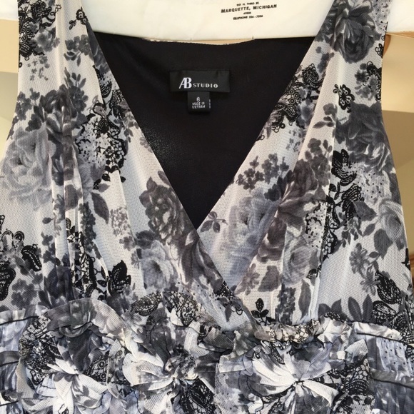 Black and white floral dress - Picture 3 of 3