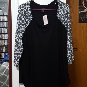Torrid sz 1 Animal Print Raglan Tee