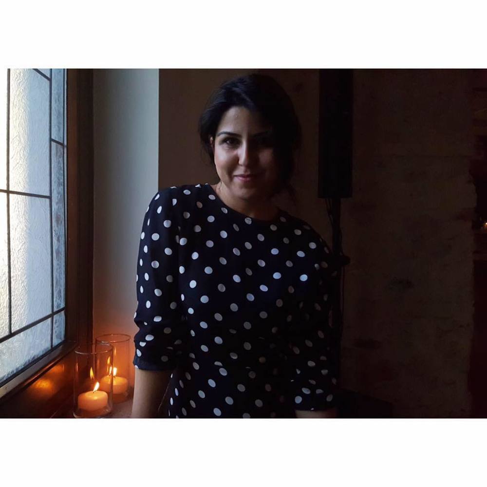 Meet your Posher, Manolya