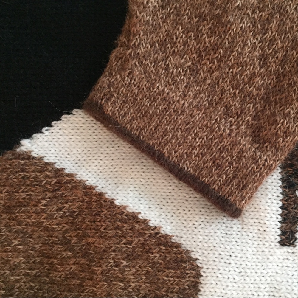 Peruvian Cardigan - Picture 6 of 8