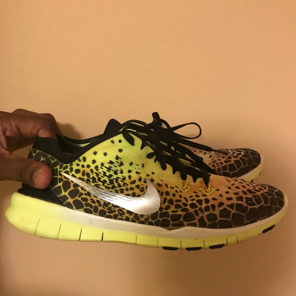 NIKE AIR RUNNING SNEAKERS