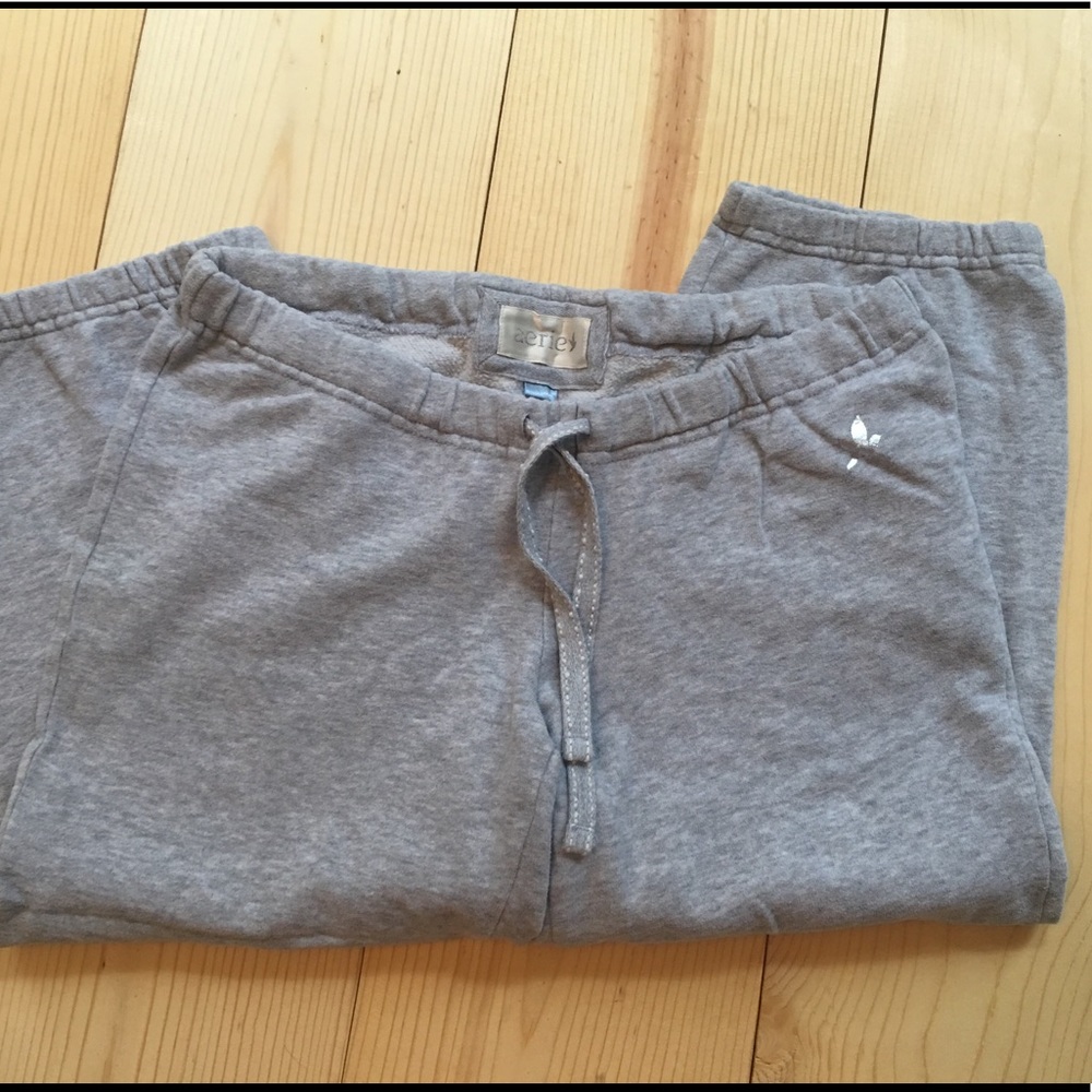 🛍great condition! Aerie Capri light gray sweats