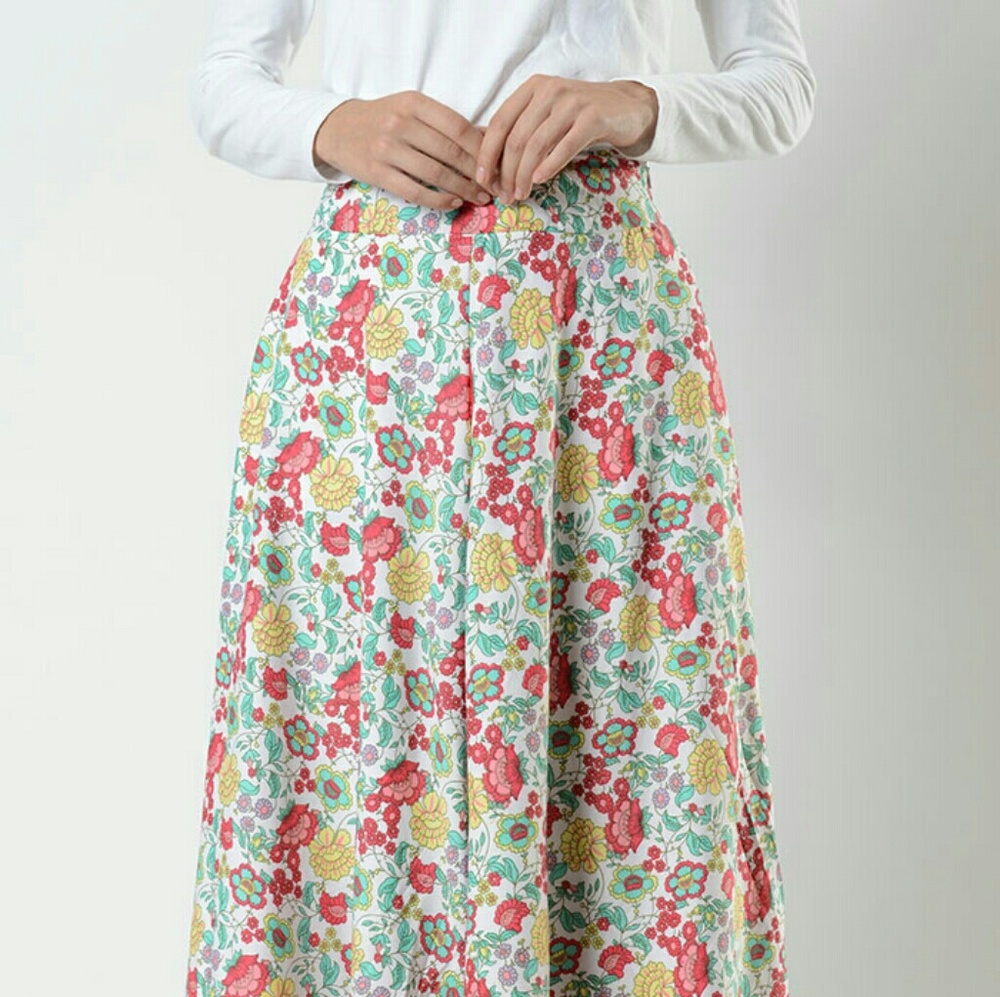 NWT East Essence Floral Crepe Maxi Skirt