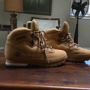 Snow boots