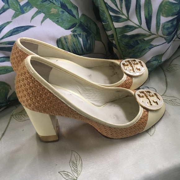 Tory Burch cream and gold excellent condition - Picture 2 of 3