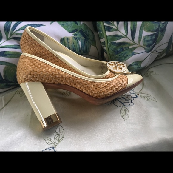 Tory Burch cream and gold excellent condition - Picture 3 of 3