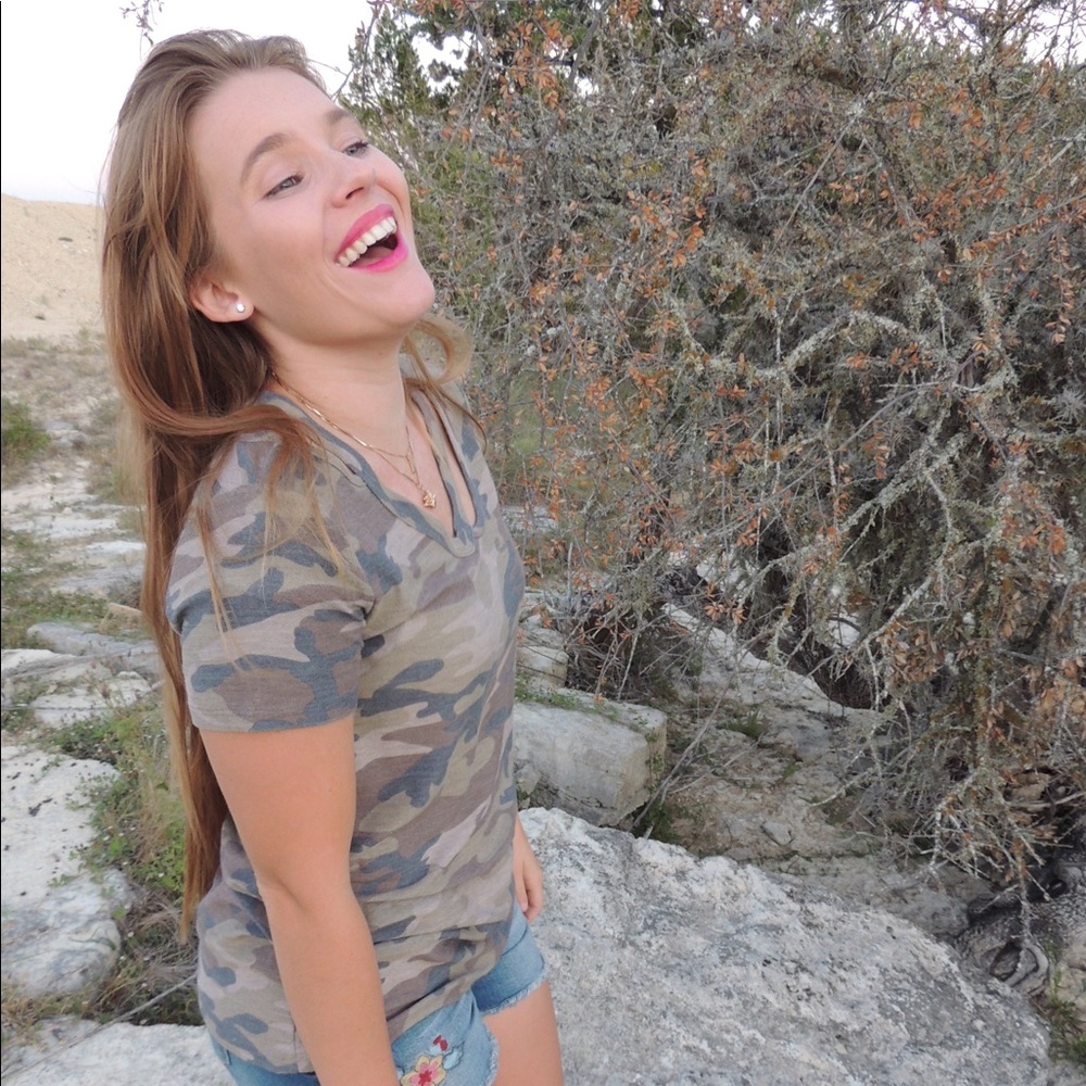 Camouflage cutout top 👒