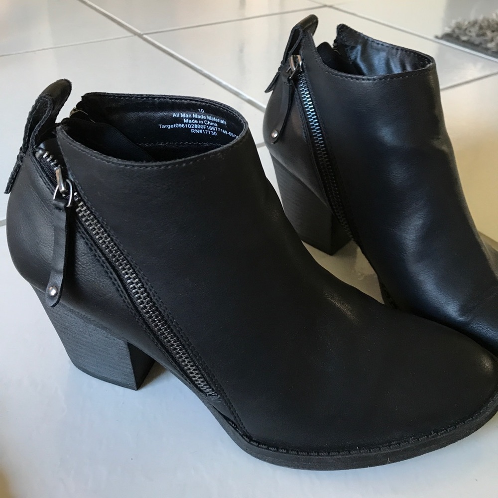 Dolce Vita Side Zip Ankle Boots