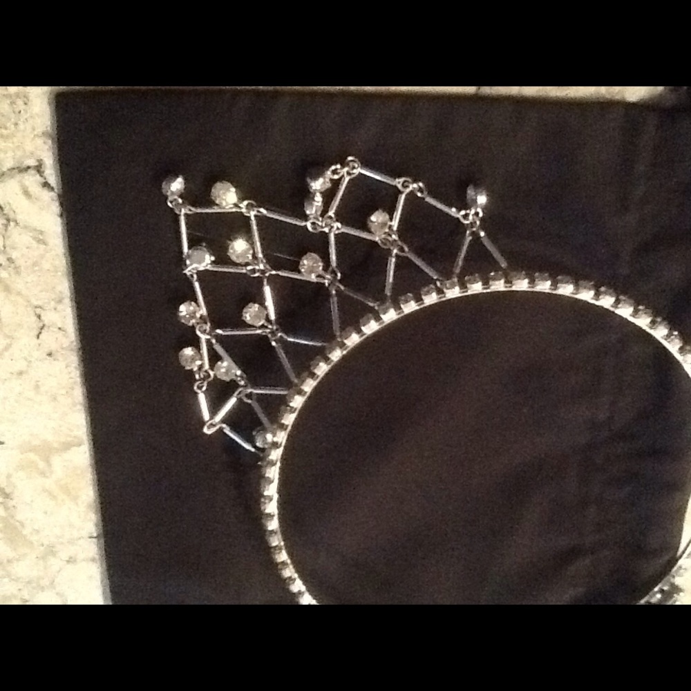 Necklace never worn, excellent condition