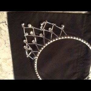 Necklace never worn, excellent condition