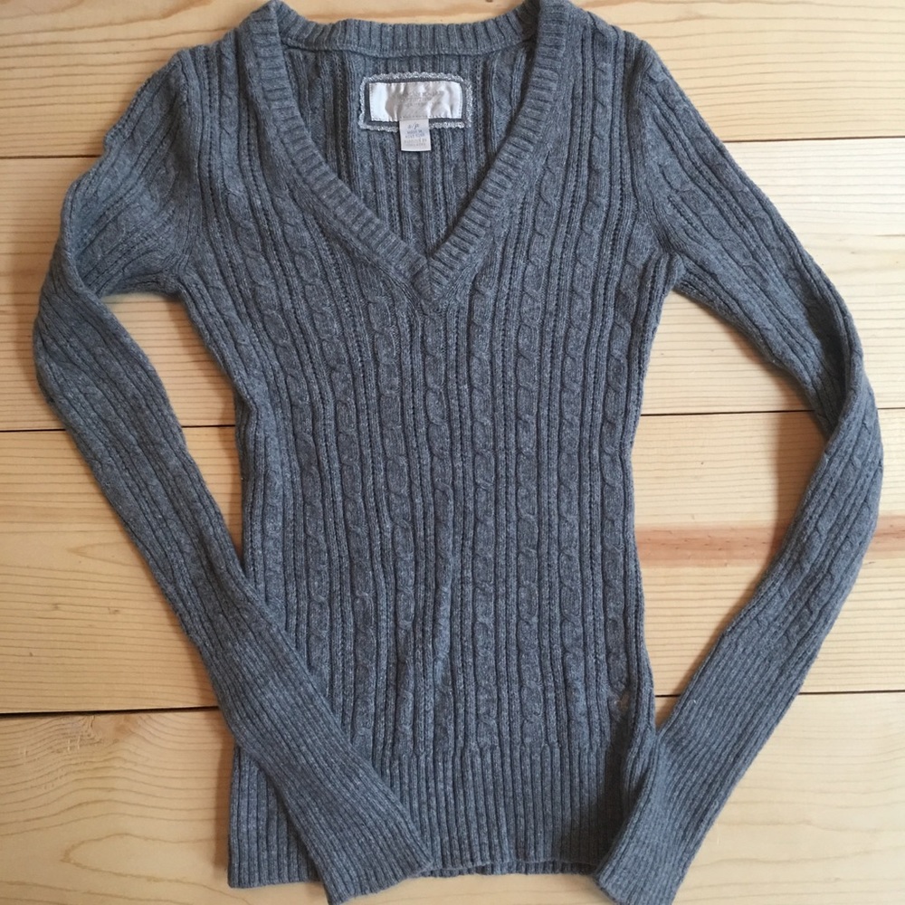🛍EXCELLENT condition! AEO Gray sweater!