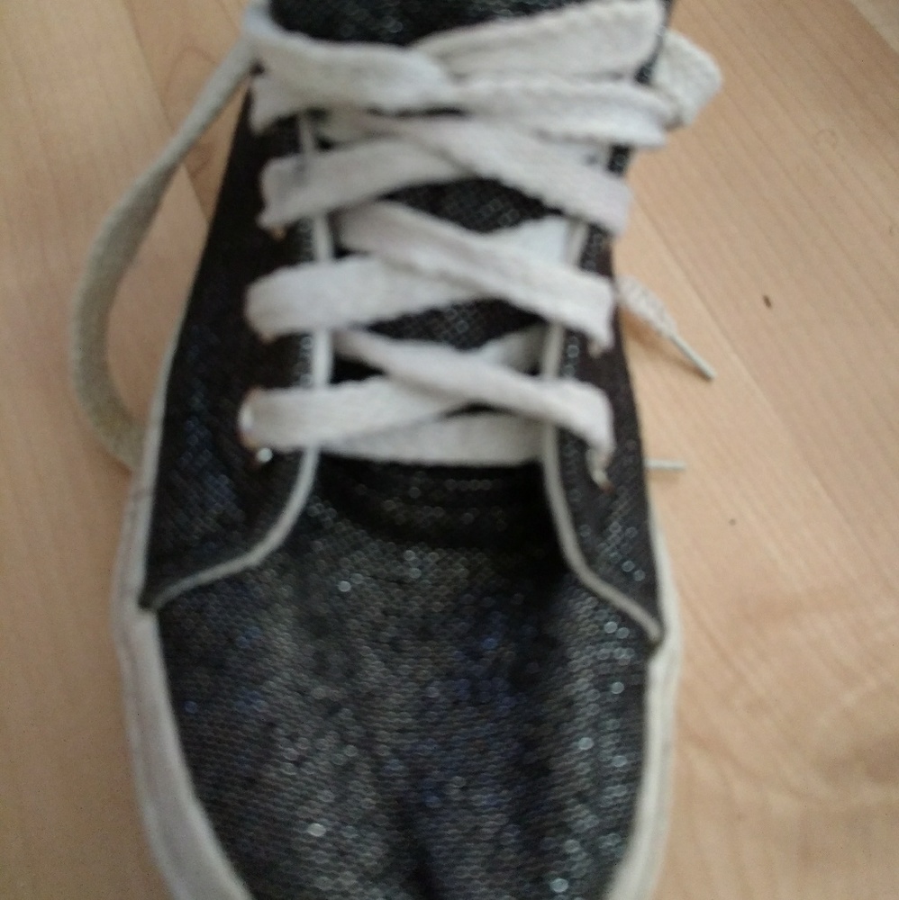 Shinny Keds