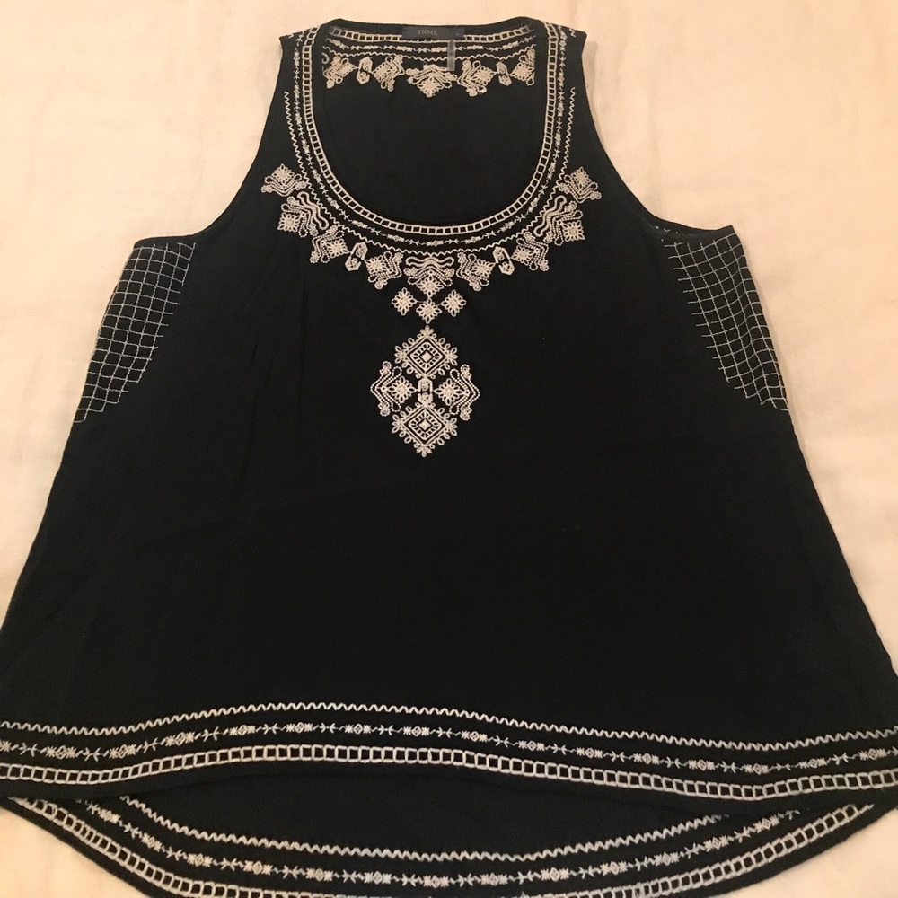 Blk Sleeveless Top With Crocheted White Pattern 💕