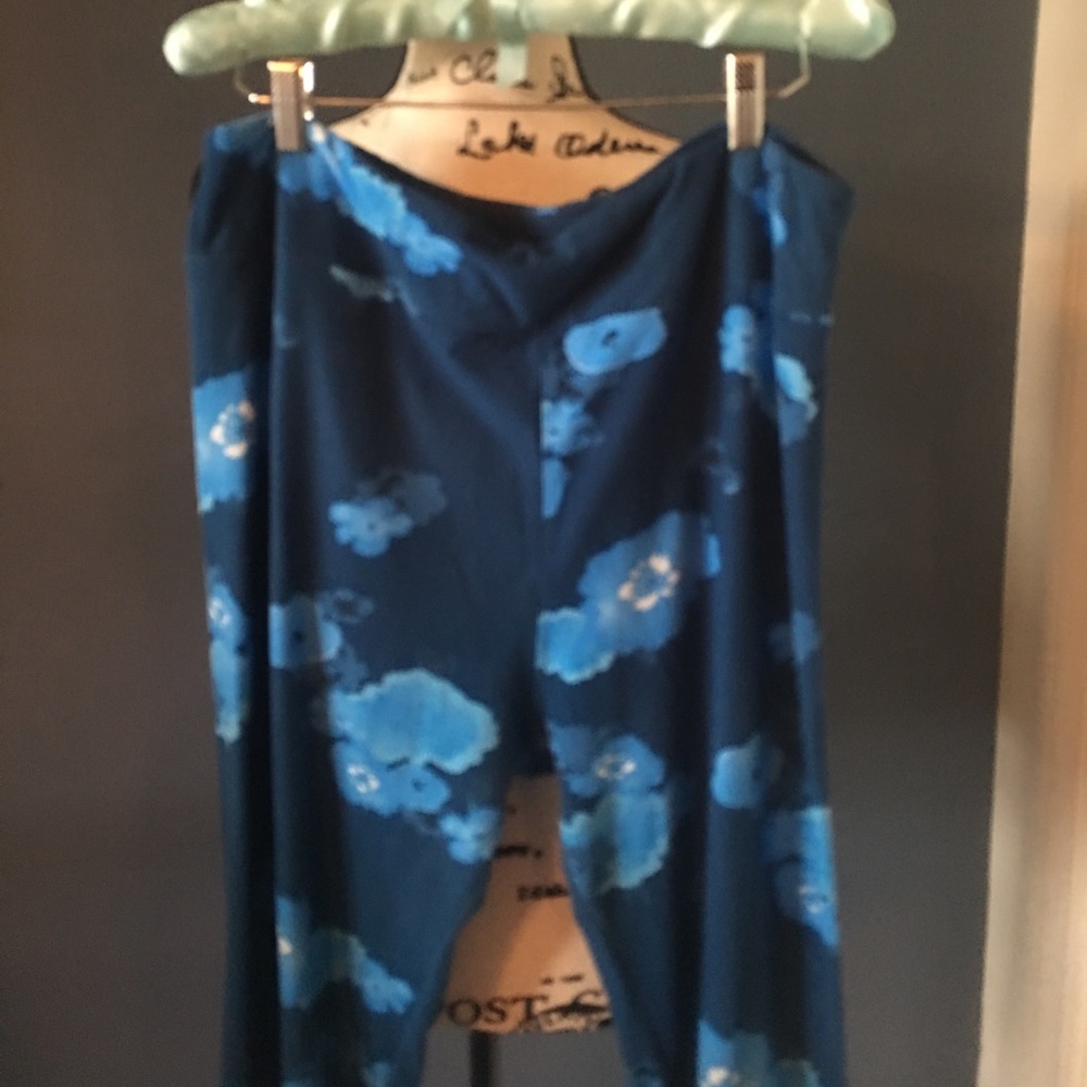LuLaroe TC leggings blue flowers