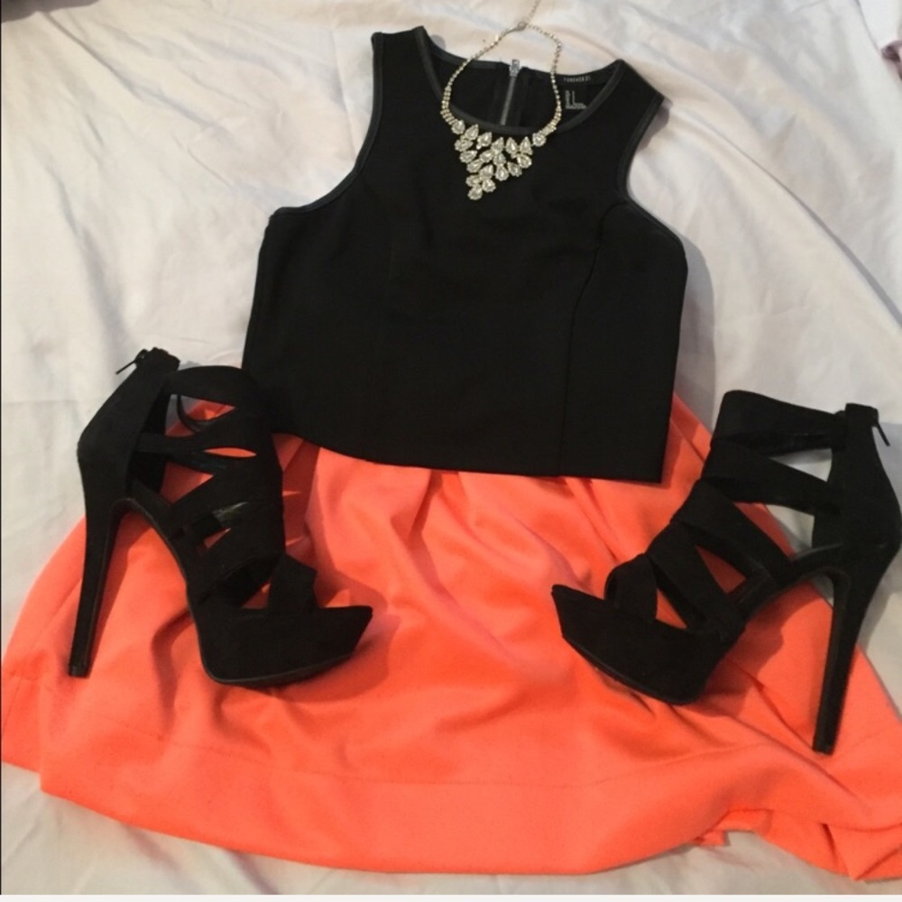 🎃Black crop top
