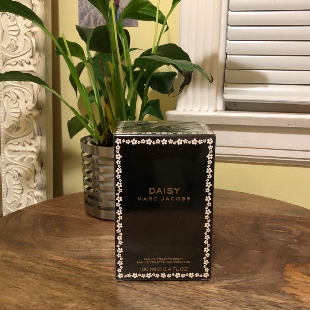 Daisy Marc Jacobs perfume.