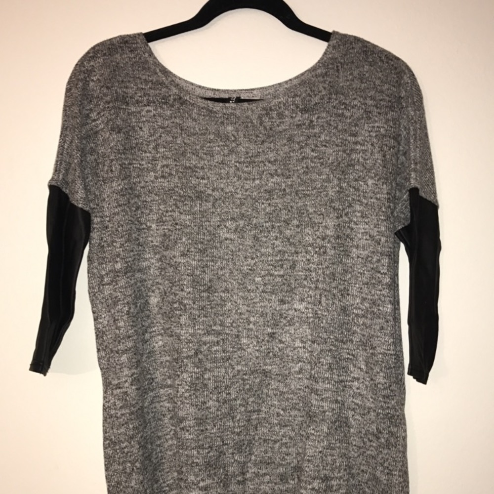H&M 3/4 Sleeve Sweater. Size S