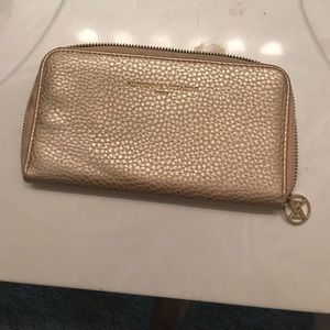 Adrienne Vittadini wallet
