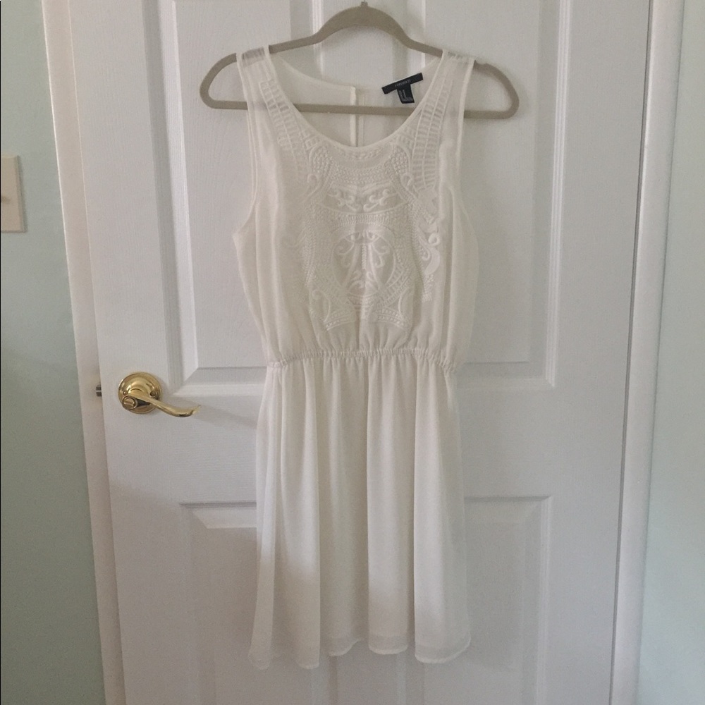 White midi dress w/ crotchet detail.