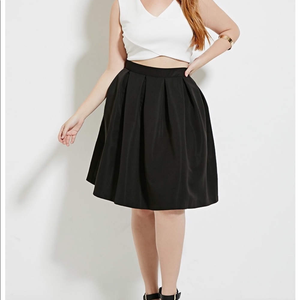 Forever 21+ pleated black skirt