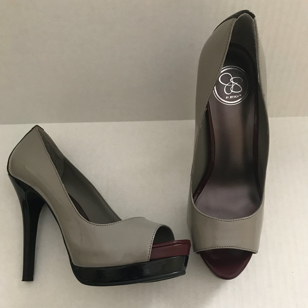 Very classy patent leather heels..