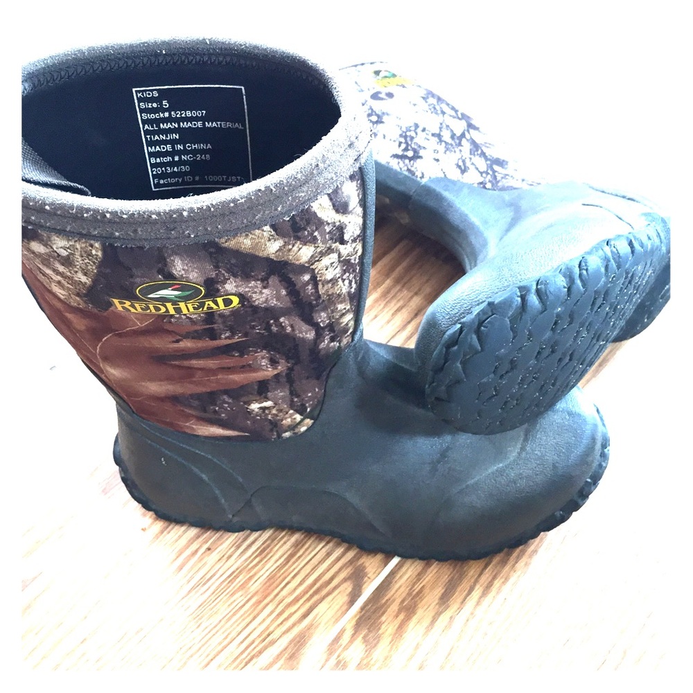 Kids size 5 Red Head boot from Bass Pro Shop..