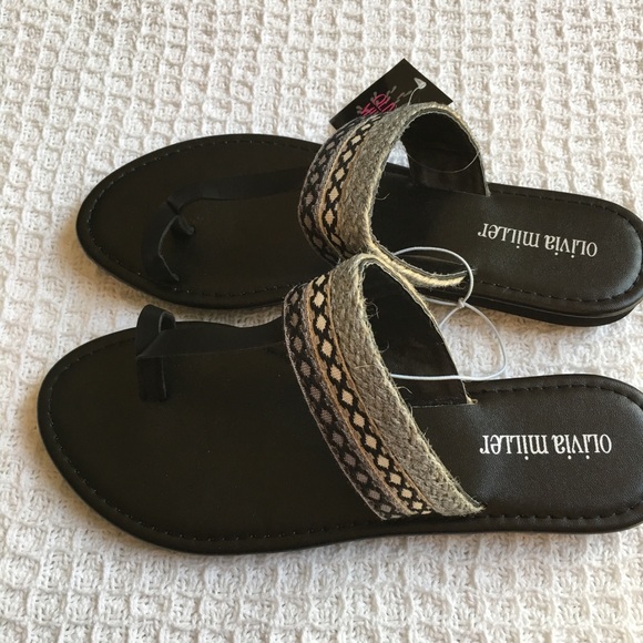 Olivia Miller Womens Toe Strap Striped Sandals - Picture 4 of 5