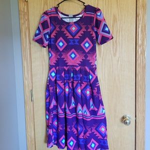 🎁FREE Necklace w/Lularoe Amelia Medium