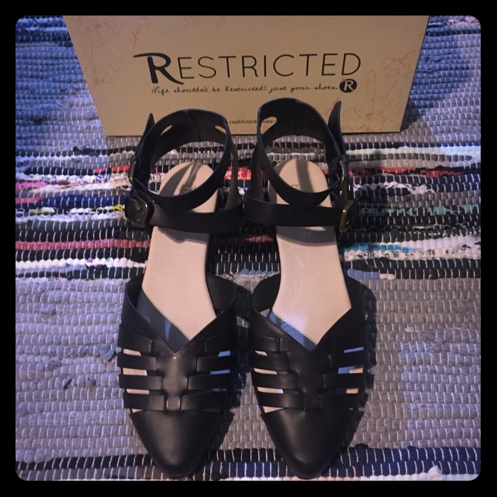 Restricted Let’s Go Caged Flats Sz 10