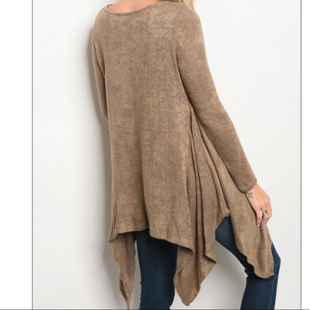 LAST ONE 🚨 Cozy Taupe knit uneven hem sweater - Picture 2 of 7