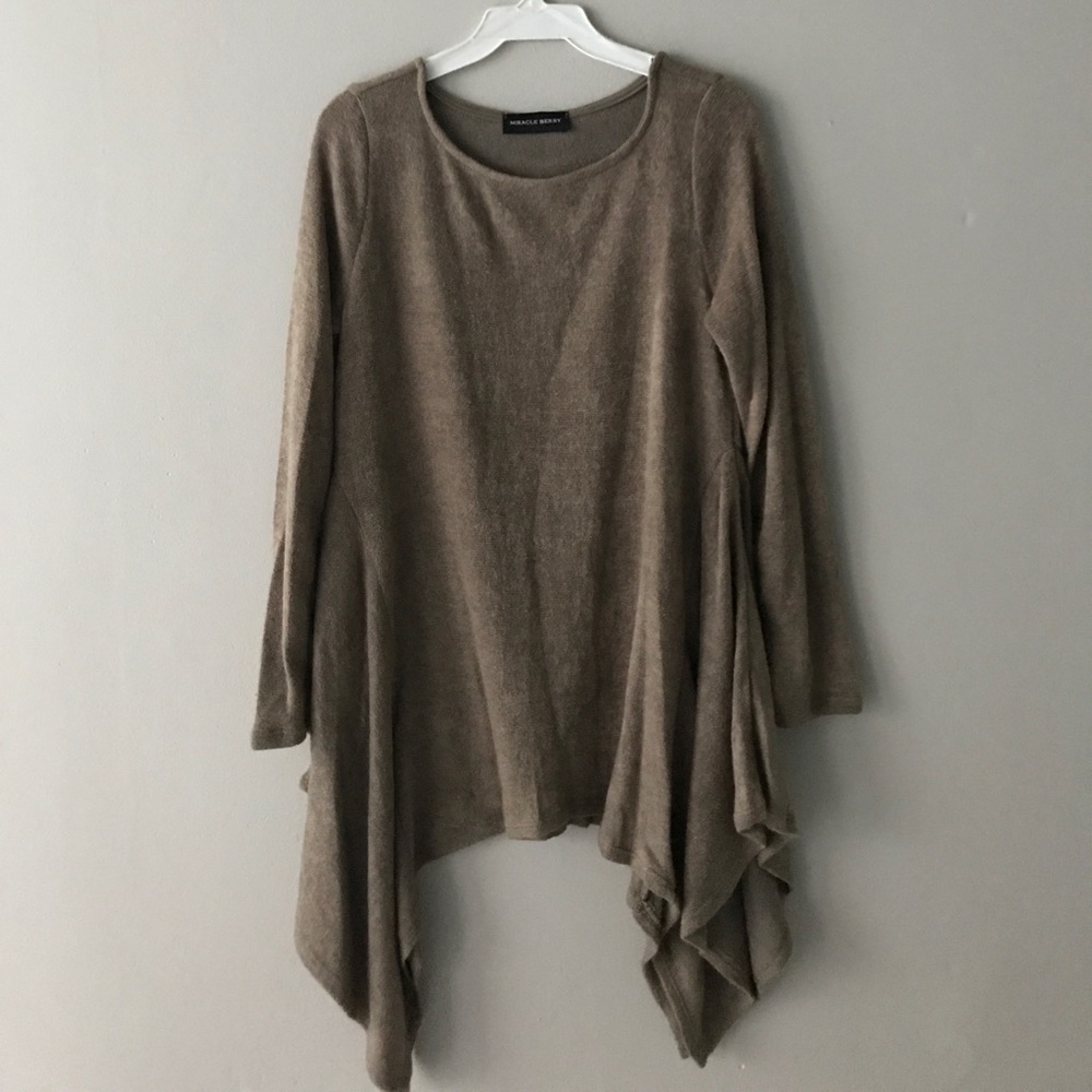 LAST ONE 🚨 Cozy Taupe knit uneven hem sweater - Picture 6 of 7