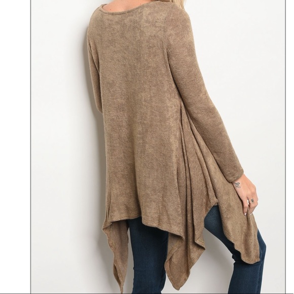LAST ONE 🚨 Cozy Taupe knit uneven hem sweater - Picture 2 of 7