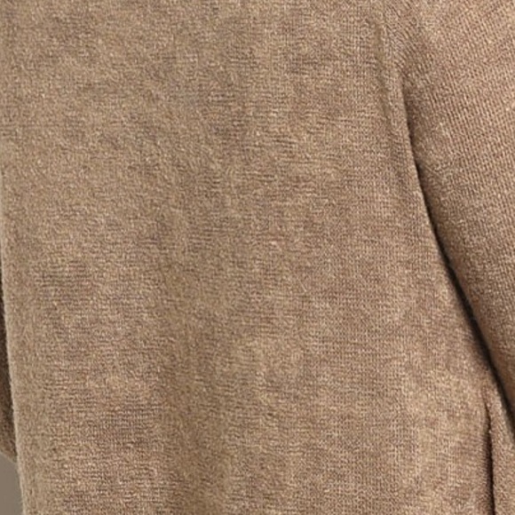 LAST ONE 🚨 Cozy Taupe knit uneven hem sweater - Picture 3 of 7