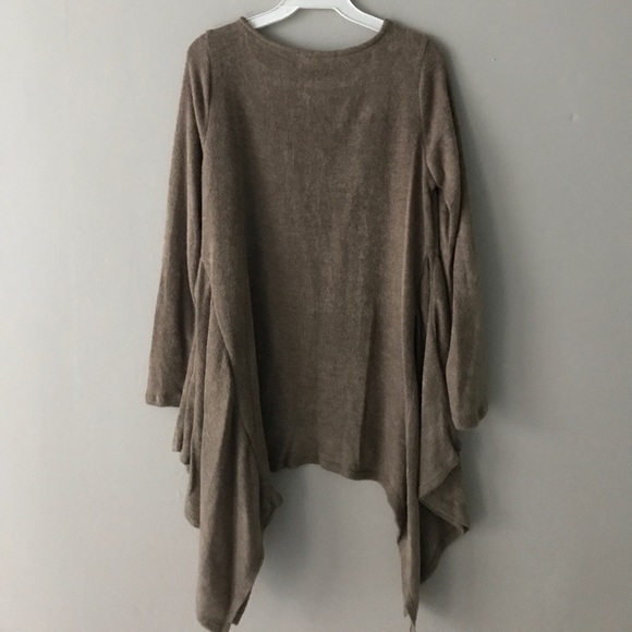 LAST ONE 🚨 Cozy Taupe knit uneven hem sweater - Picture 7 of 7
