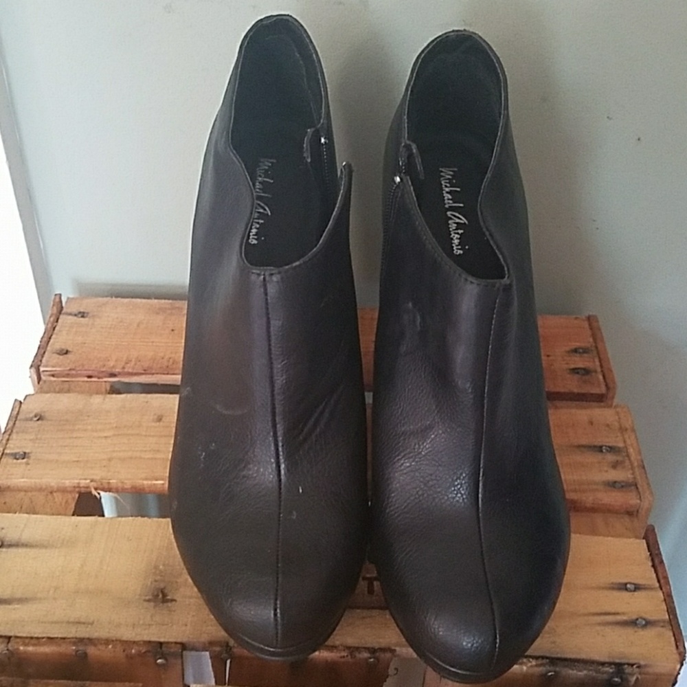 Michael Antonio Ankle boots