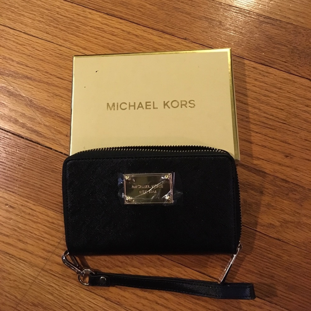 Michael Kors wristlet