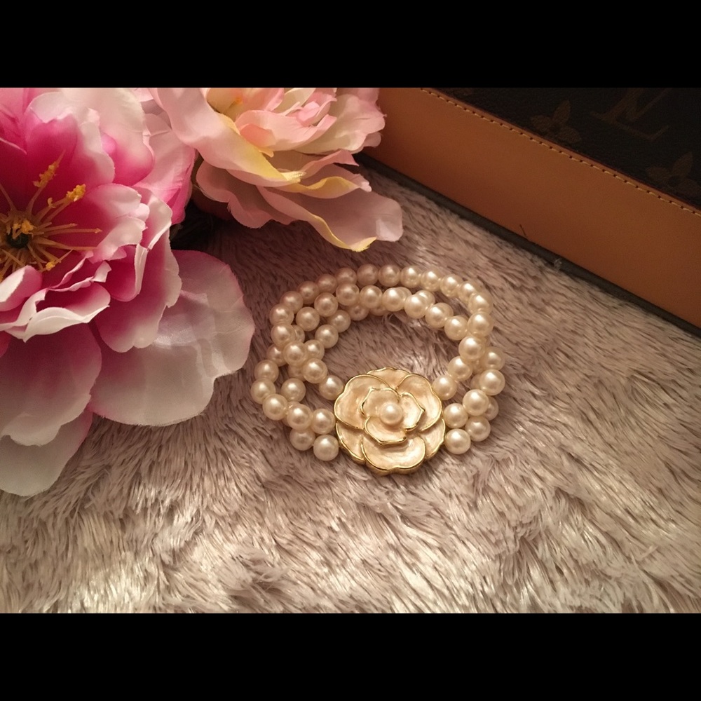 Beautiful faux Pearl bracelet