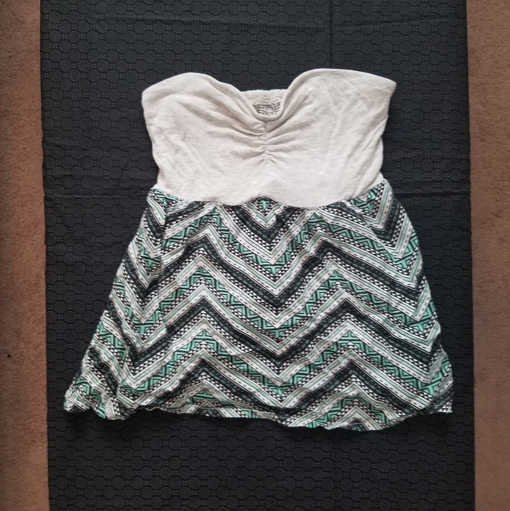 Empyre: Sleeveless Hip Top