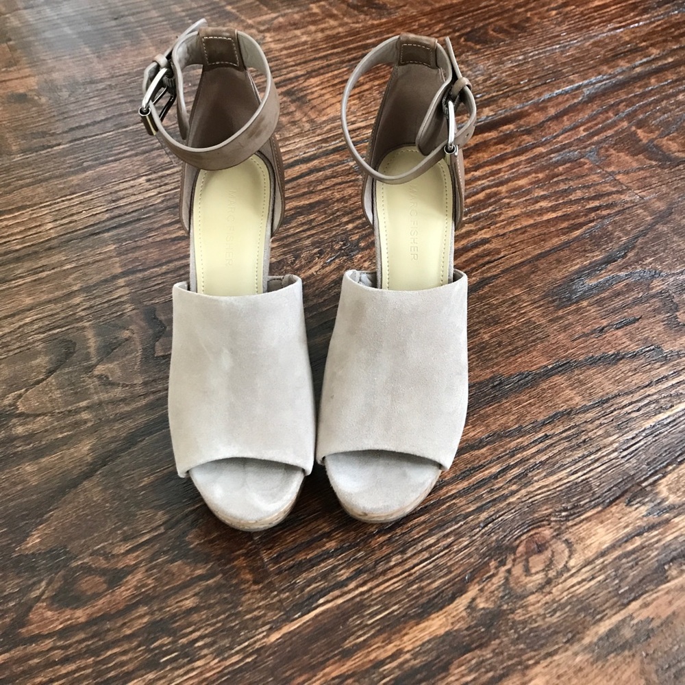 Marc Jacobs taupe wedges
