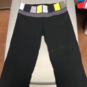 LULULEMON REVERSIBLE CROPS SIZE 6
